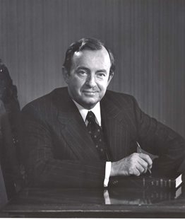 Arthur Maloney (en poste : 1975-1978)