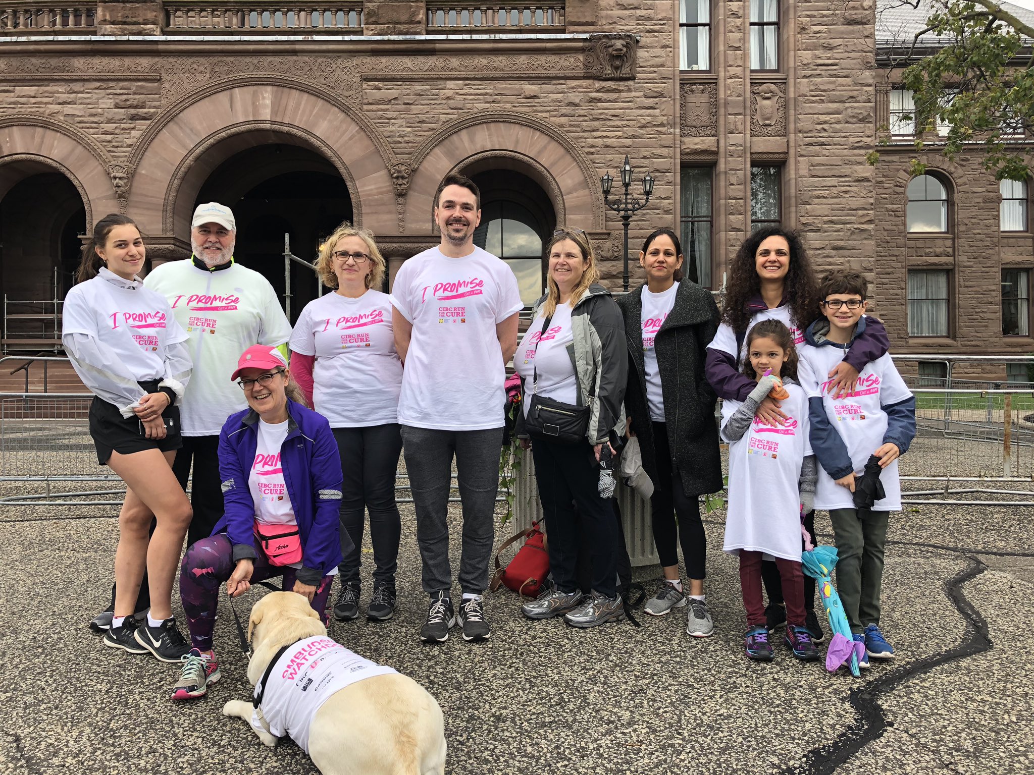 Les membres de notre équipe de la Course à la vie, appelée Ombudsman Watchdogs, ont participé à cet événement de bienfaisance pour soutenir les recherches sur le cancer du sein, pour la 12e année consécutive, à Queen’s Park.